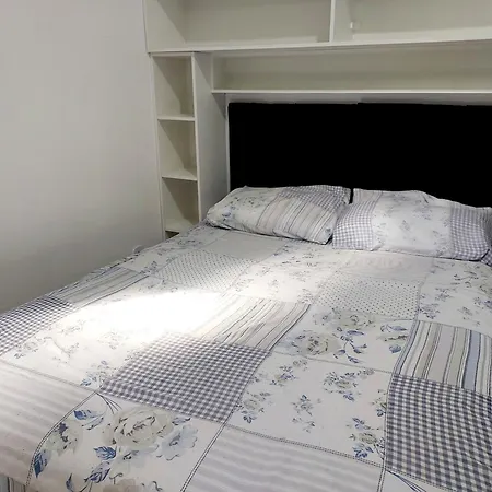 Kitnet Confortável em Cabo Frio Ar Smart TV-3